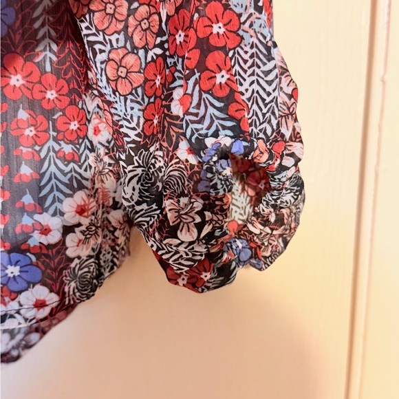 Elegant Floral Long Sleeve Blouse - Picture 4 of 8